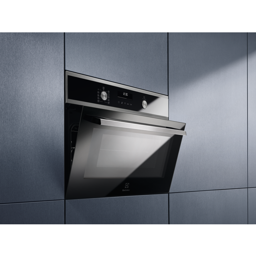 Встраиваемый электрический духовой шкаф Electrolux EVL 6E46X