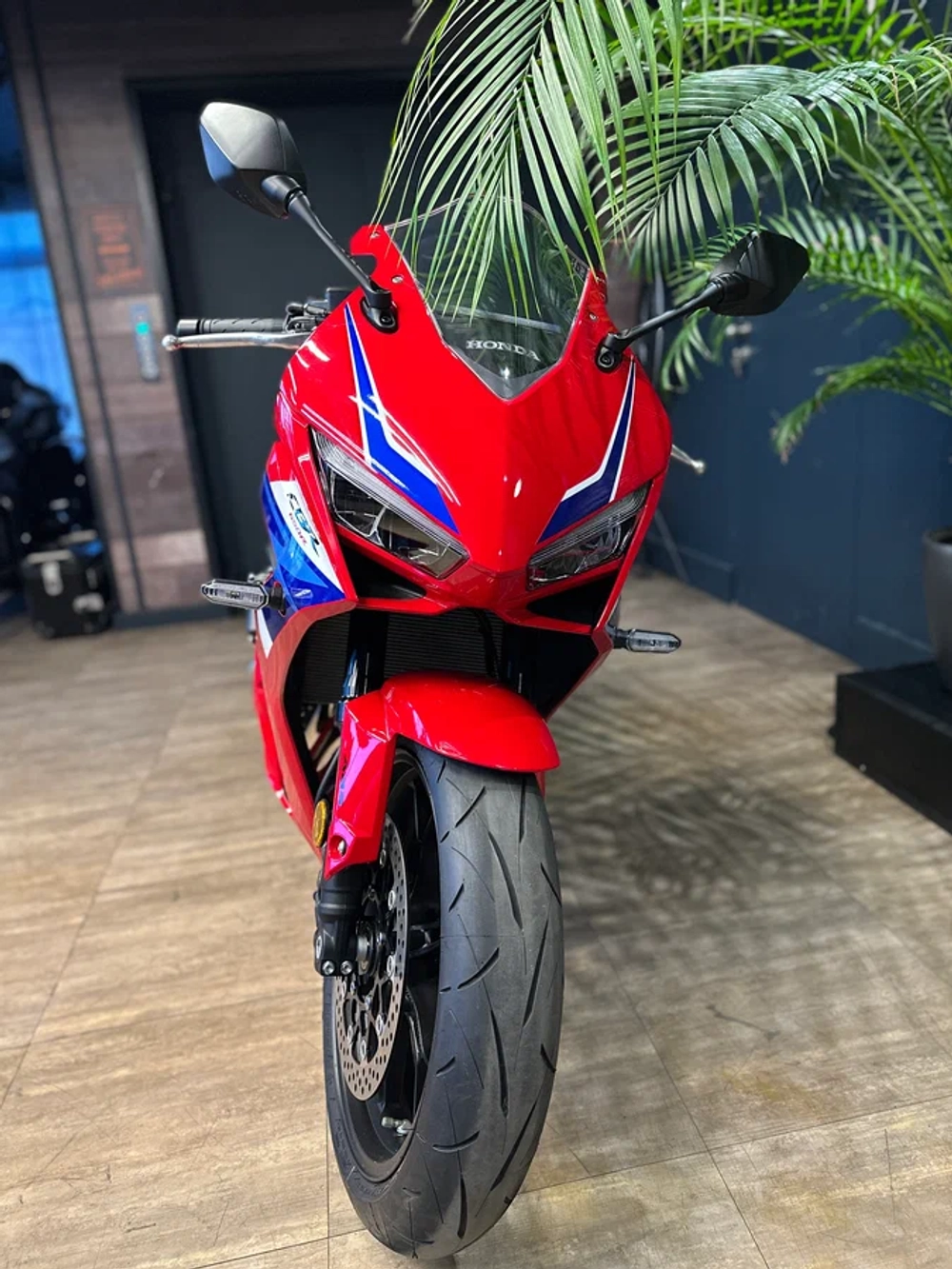 Honda CBR 650R, 2025 red