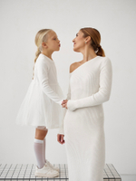 Платье вязаное с открытым плечом