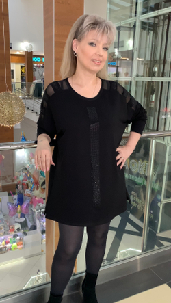 Черная туника с сетчатыми вставками и стразовыми перепонками