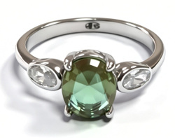 Ювелирное кольцо из серебра 925 пробы,вставка султанит,фианиты,размер19