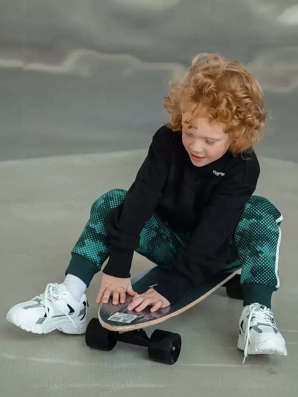 Брюки с лампасами спортивные штаны