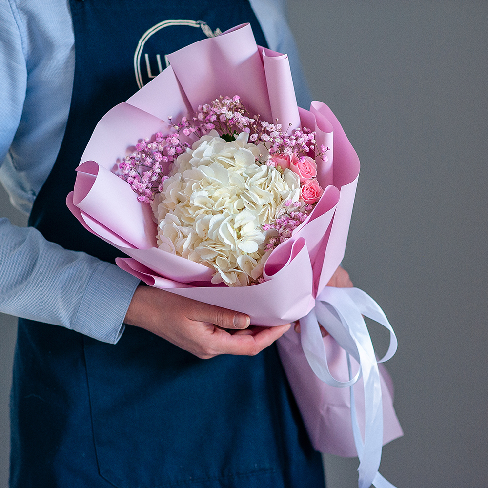 Нежный букет с гортензией