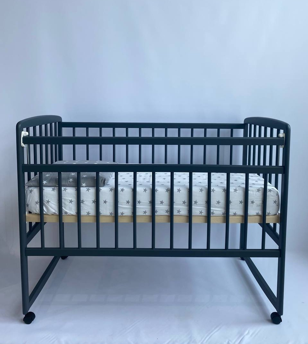 Детская кроватка Малютка 36 с маятником (серый)