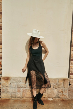 Баска с кисточками