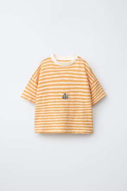 ZARA ФУТБОЛКА В ПОЛОСКУ С ВЫШИВКОЙ, ЖЕЛТЫЙ