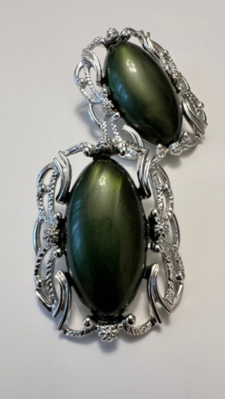 Шикарные зелёные клипсы Sarah Coventry