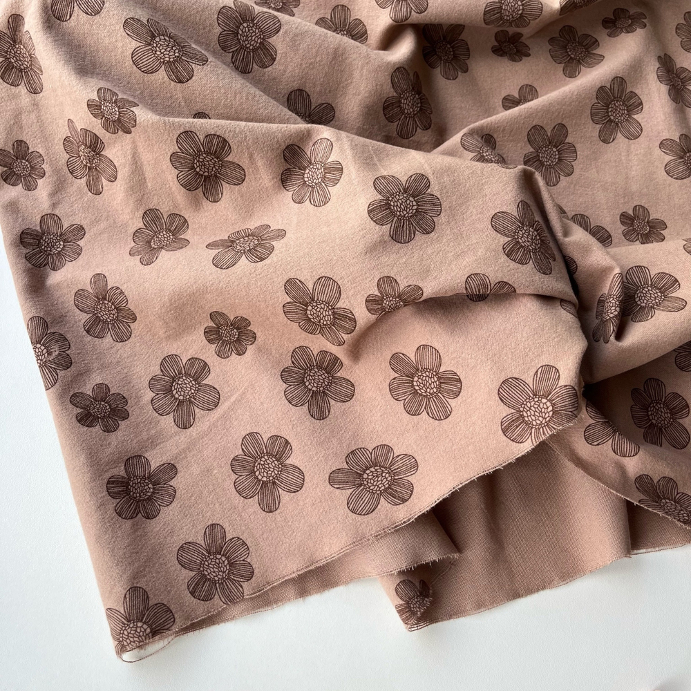 Фланель Крупные ромашки молочный шоколад