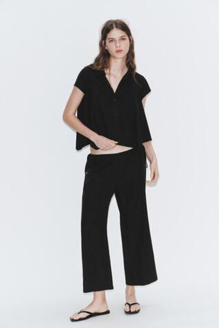 ZARA УКОРОЧЕННЫЕ БРЮКИ ИЗ СТРУЯЩЕЙСЯ ТКАНИ С ЗАВЯЗКАМИ, ЧЕРНЫЙ