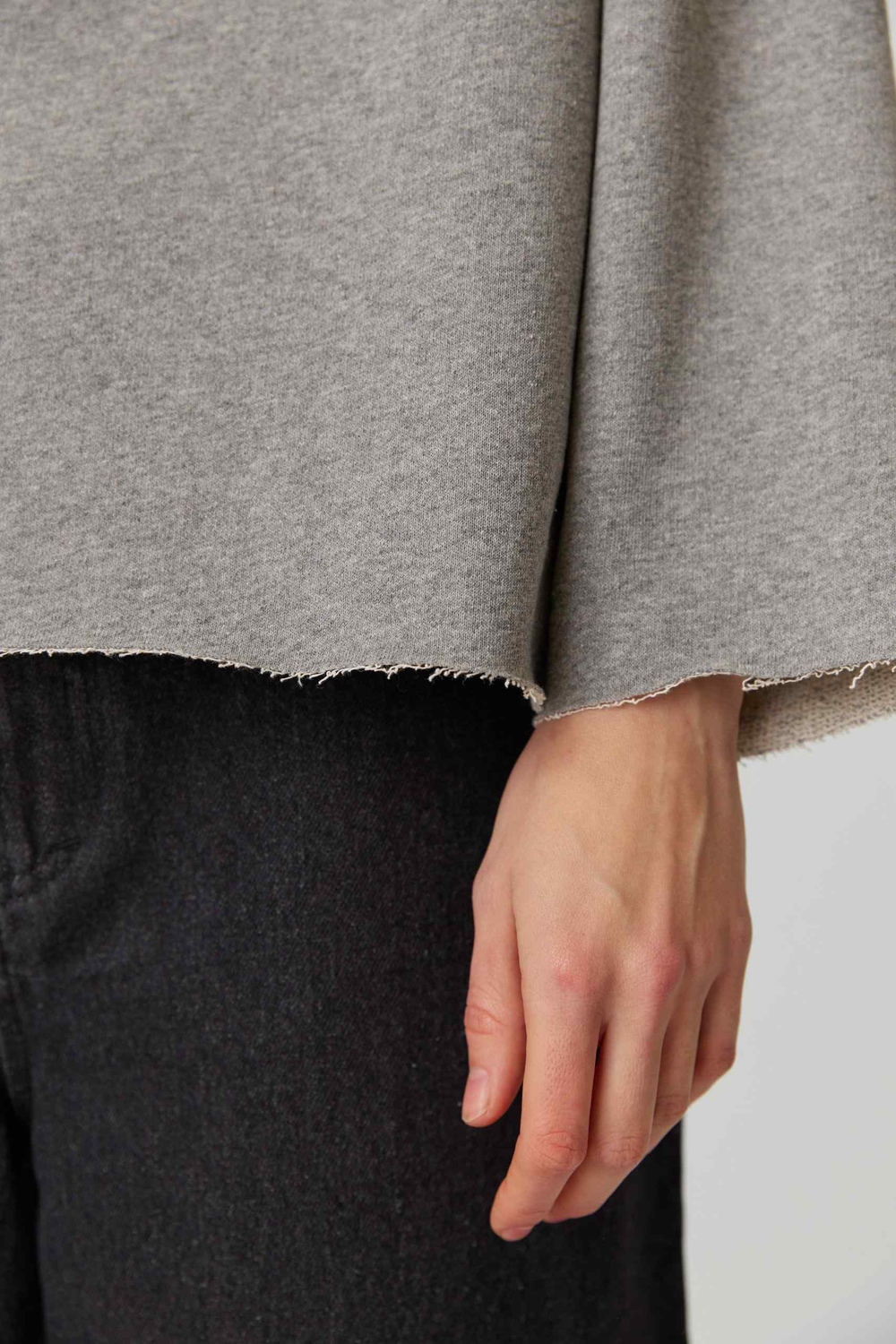 Объемный топ из светло-серого хлопка