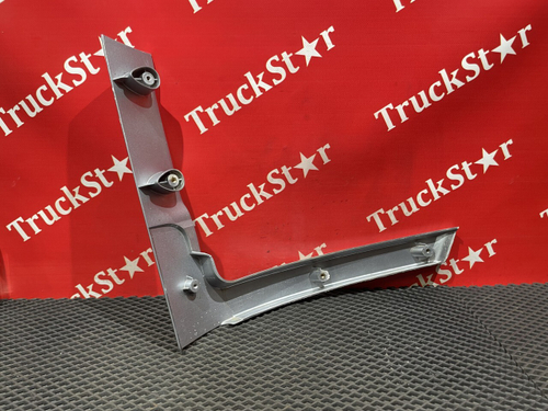 Накладка бампера левая 2023г