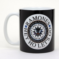 Кружка Ramones Hey Ho, Lets Go на чёрном фоне (378)