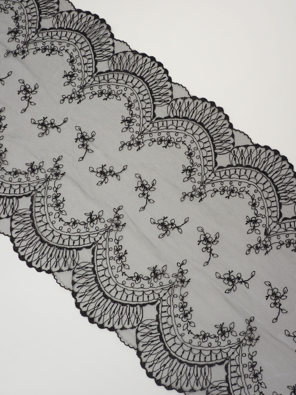 Вышивка на сетке черная неэластичная ширина 22 см