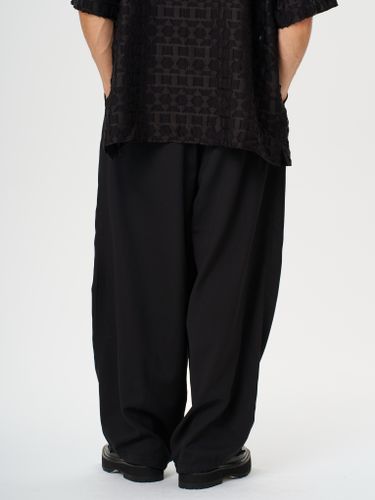 Черные брюки на резинке