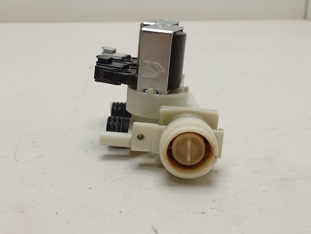 IWUB4085CIS кт59 Клапан подачи воды для стиральной машины Indesit W16001667805 б/у