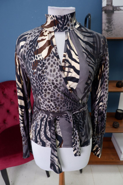 Блузка Aware с анималистичным принтом 48 размер