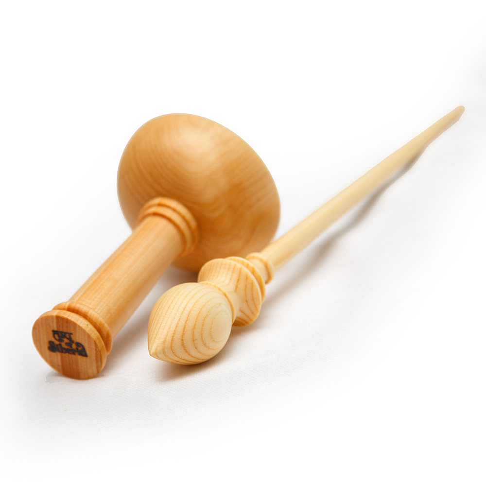 Деревянное веретено для прядения с основанием для ног из древесины сибирского кедра. Art of Siberia. B39