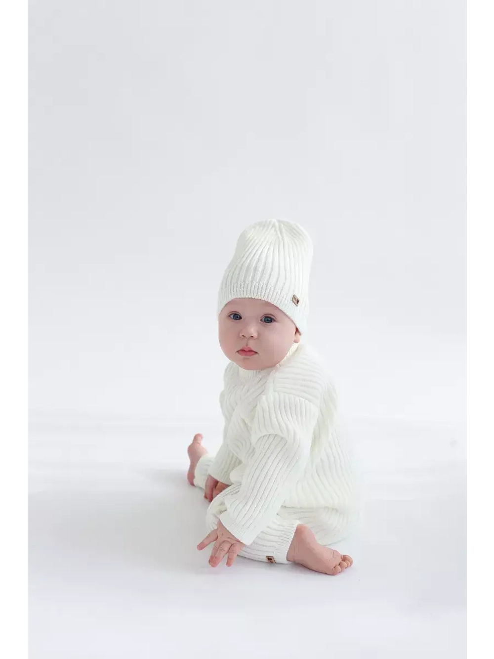 Костюм вязаный для малыша