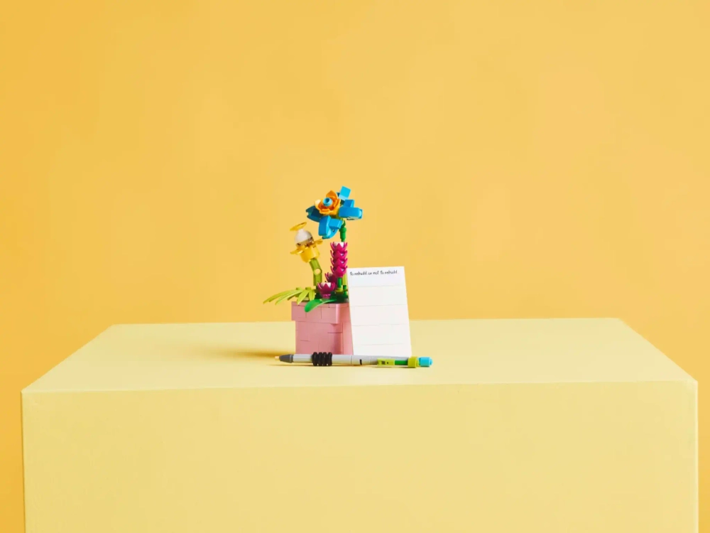 Конструктор LEGO Creator 31169 Пишущая машинка с цветами, 3в1