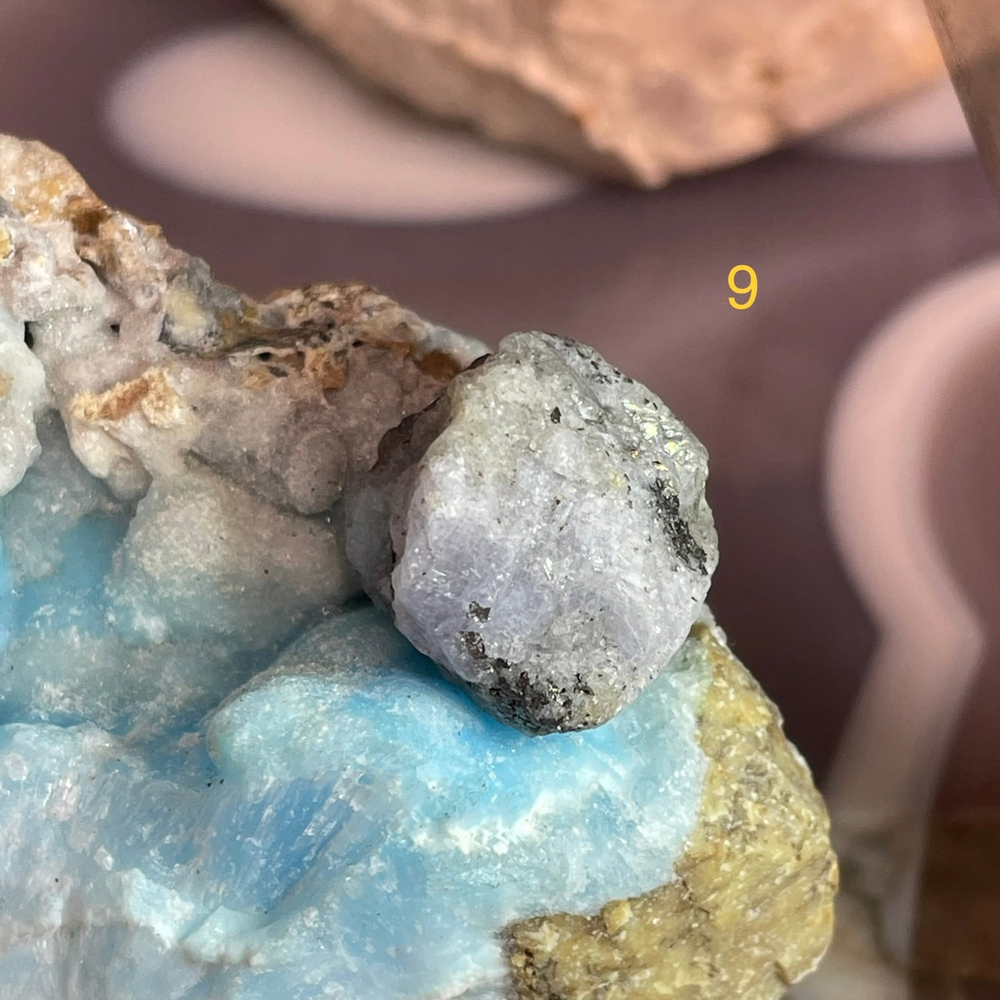 35706 Танзанит необработанный 18-22мм