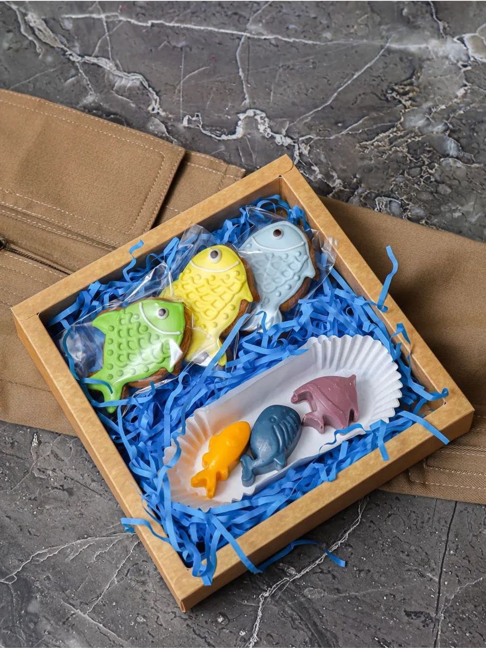 Подарочный набор имбирные пряники и конфеты "Рыбки"