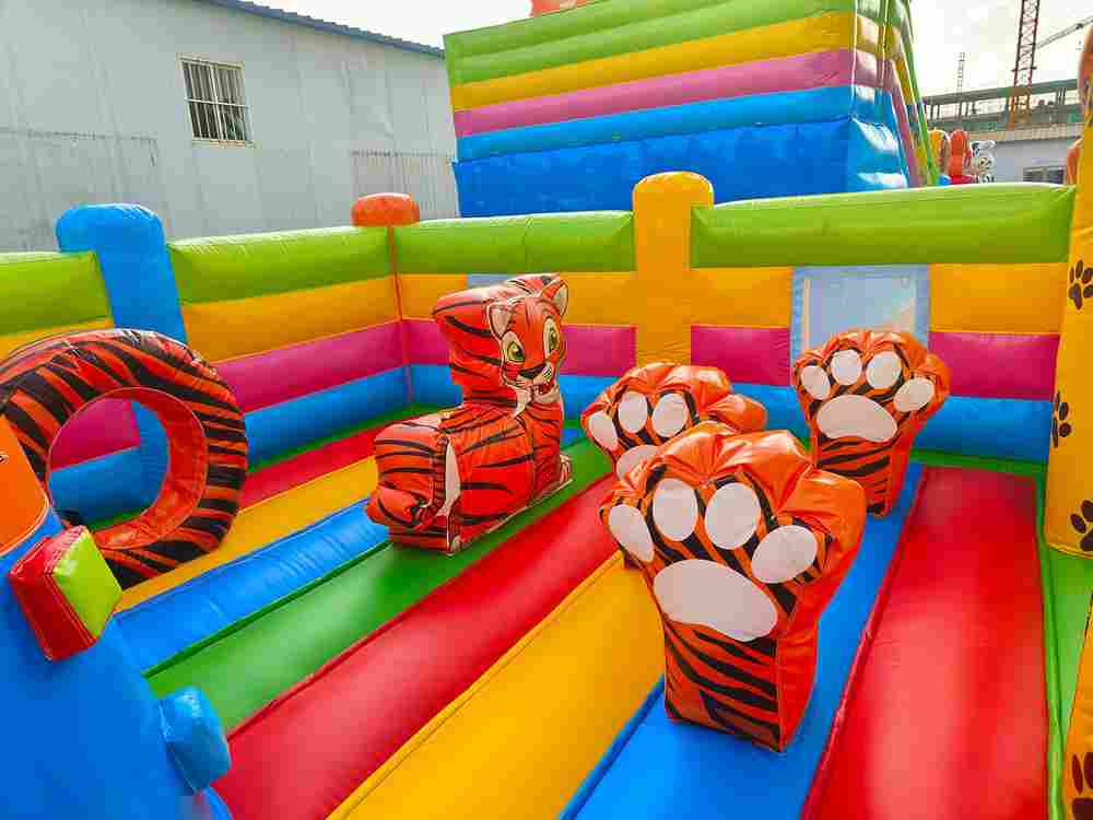 Коммерческий надувной батут «Тигриная страна 3», 10*5*3,5 м