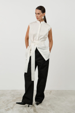 Блуза с драпировкой и поясом