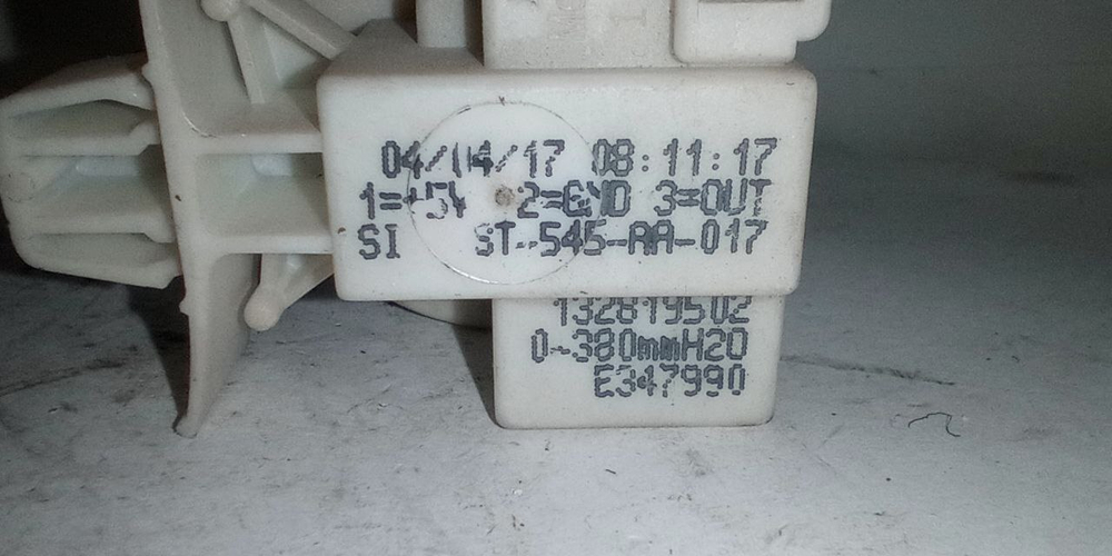 13 Датчик уровня воды (прессостат) для стиральных машин Electrolux Zanussi AEG 132819502 б/у