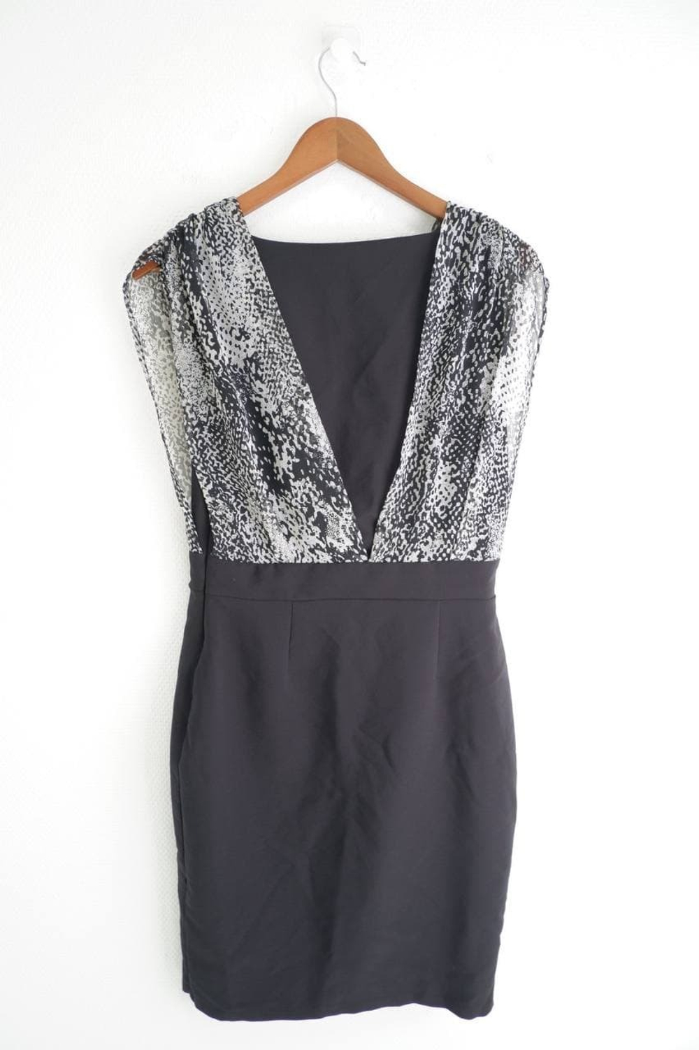 Платье N-Value модное 40 размер