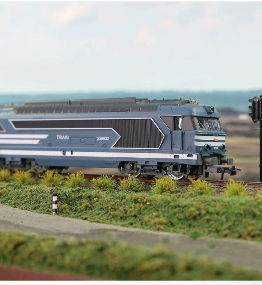 Локомотив Тепловоз HO BB Diesel Locomotive металлические колеса - HF67000-BLUE , полностью совместим c любой серией HO 1:87 , Возрастные ограничения от 14+