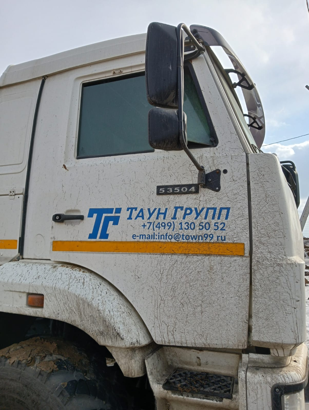 КамАЗ 53504 6x6 Седельный тягач 53504-50 (Дизельный, 11,8 л, 300 л.с., МТ)