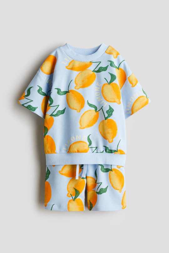 H&M Комплект из толстовки и шорт с принтом, светло-голубой