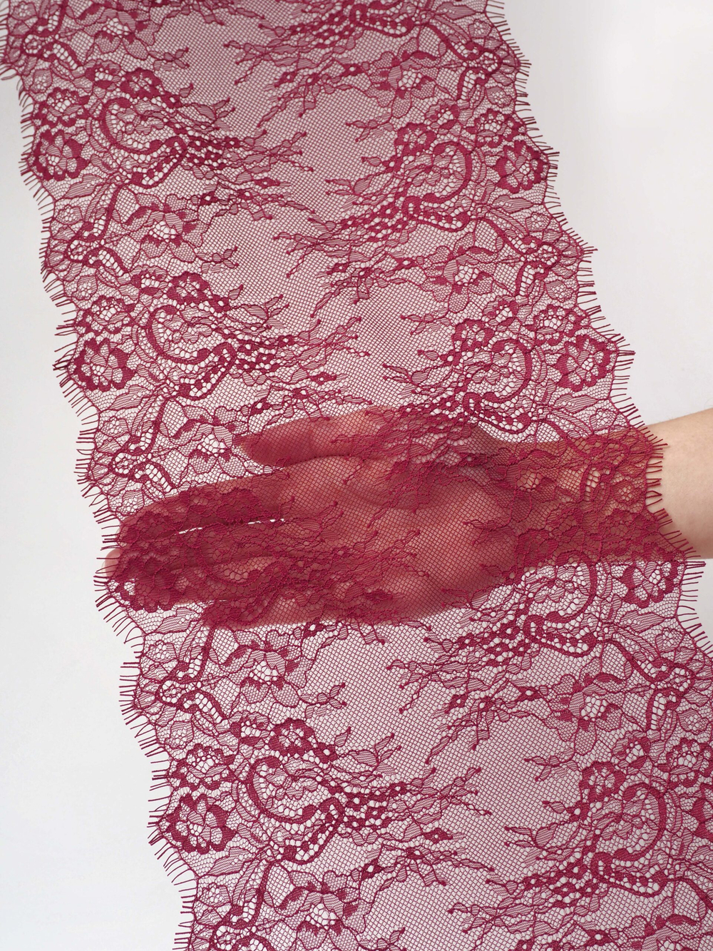 Кружево шантильи бордовое неэластичное ширина 24 см купон 2.9 м