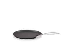 Le Creuset - Сковорода PRO 24см с антипригарным покрытием для блинов / артикул   51106240010002  / GTIN 630870272896