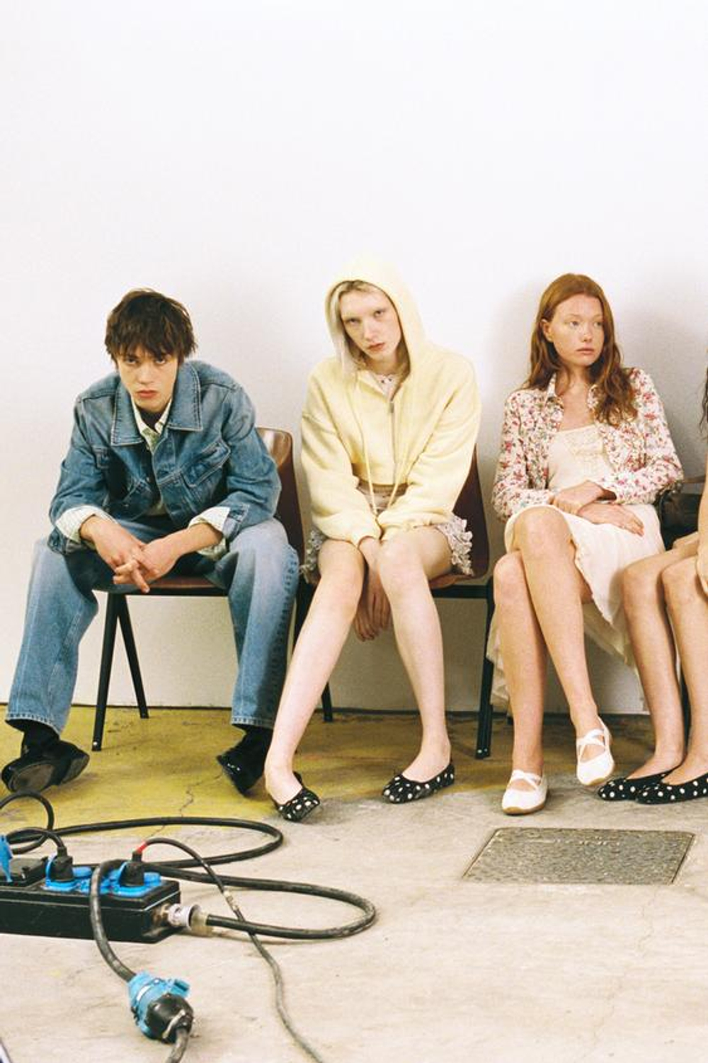 ZARA МИНИ-ШОРТЫ В ГОРОШЕК С ВОЛАНАМИ, ЭКРЮ/ЧЕРНЫЙ