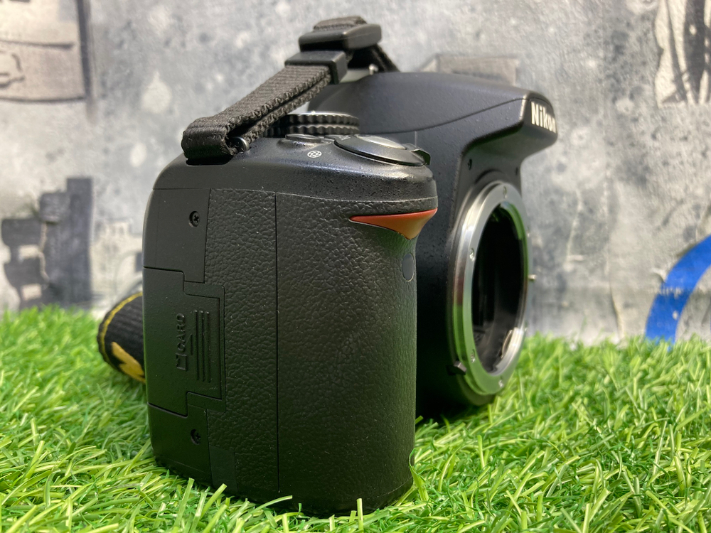 Nikon D3000 Kit 18-55mm Покупка/Продажа