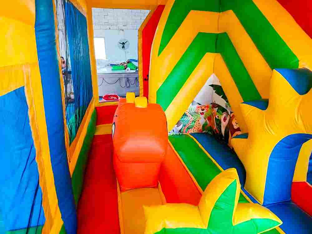 Коммерческий надувной батут "Законы джунглей", 6x4x3.8 м