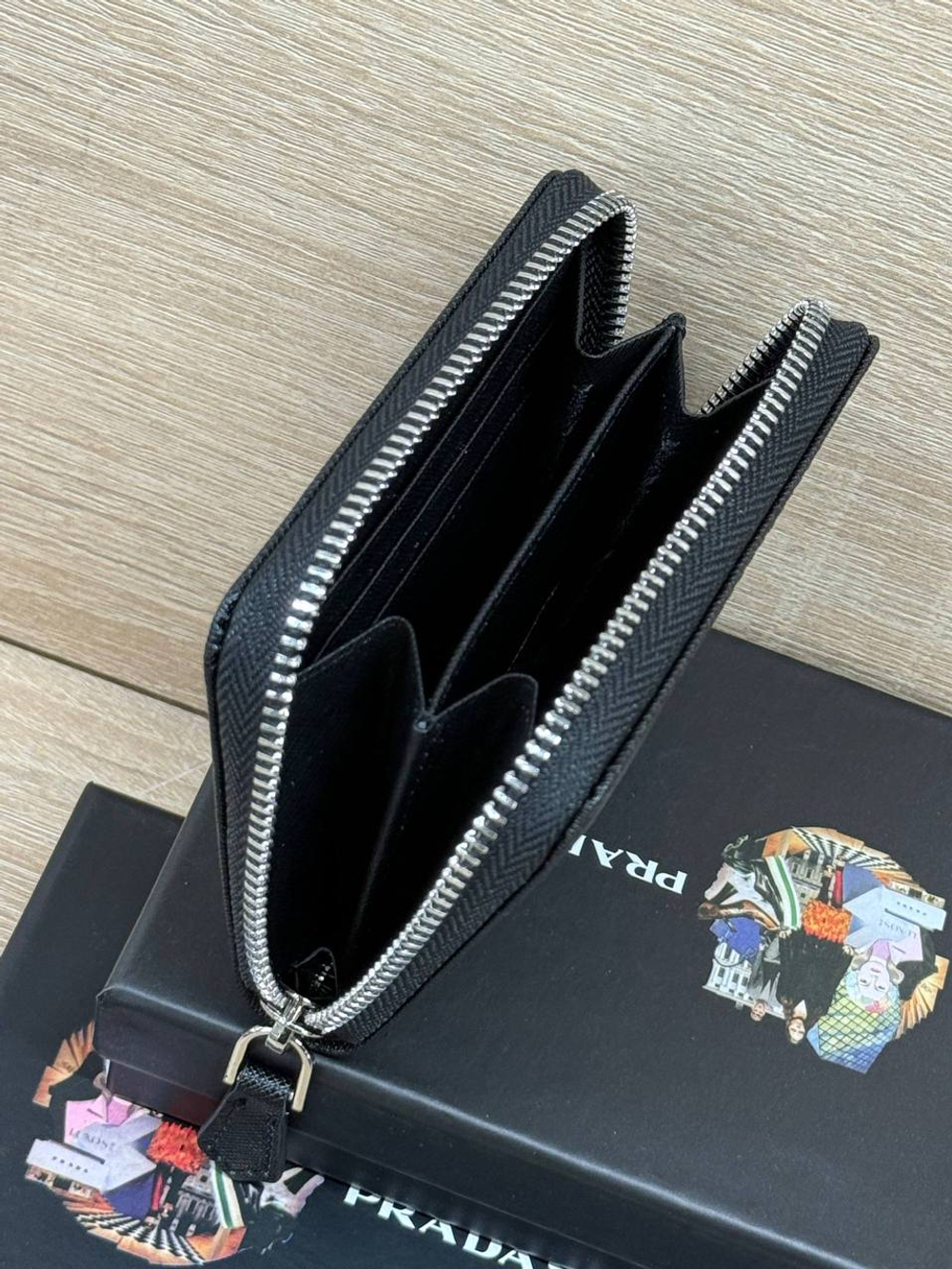 Визитница Prada