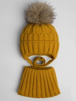 Шапка зимняя для мальчика на завязках и снуд