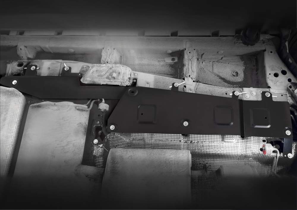 Защита топливных магистралей АвтоБроня для Geely Okavango I поколение рестайлинг (VX11) РКПП FWD 2024-н.в., рынок РФ, сталь 1.5 мм, с крепежом, штампованная, 111.01945.1