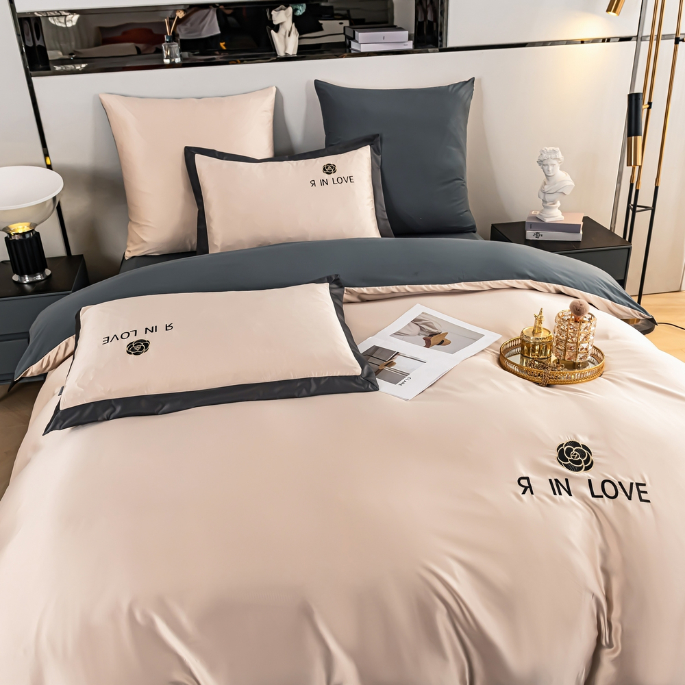 Комплект постельного белья Сатин-Шелк Я IN LOVE на резинке LVR014