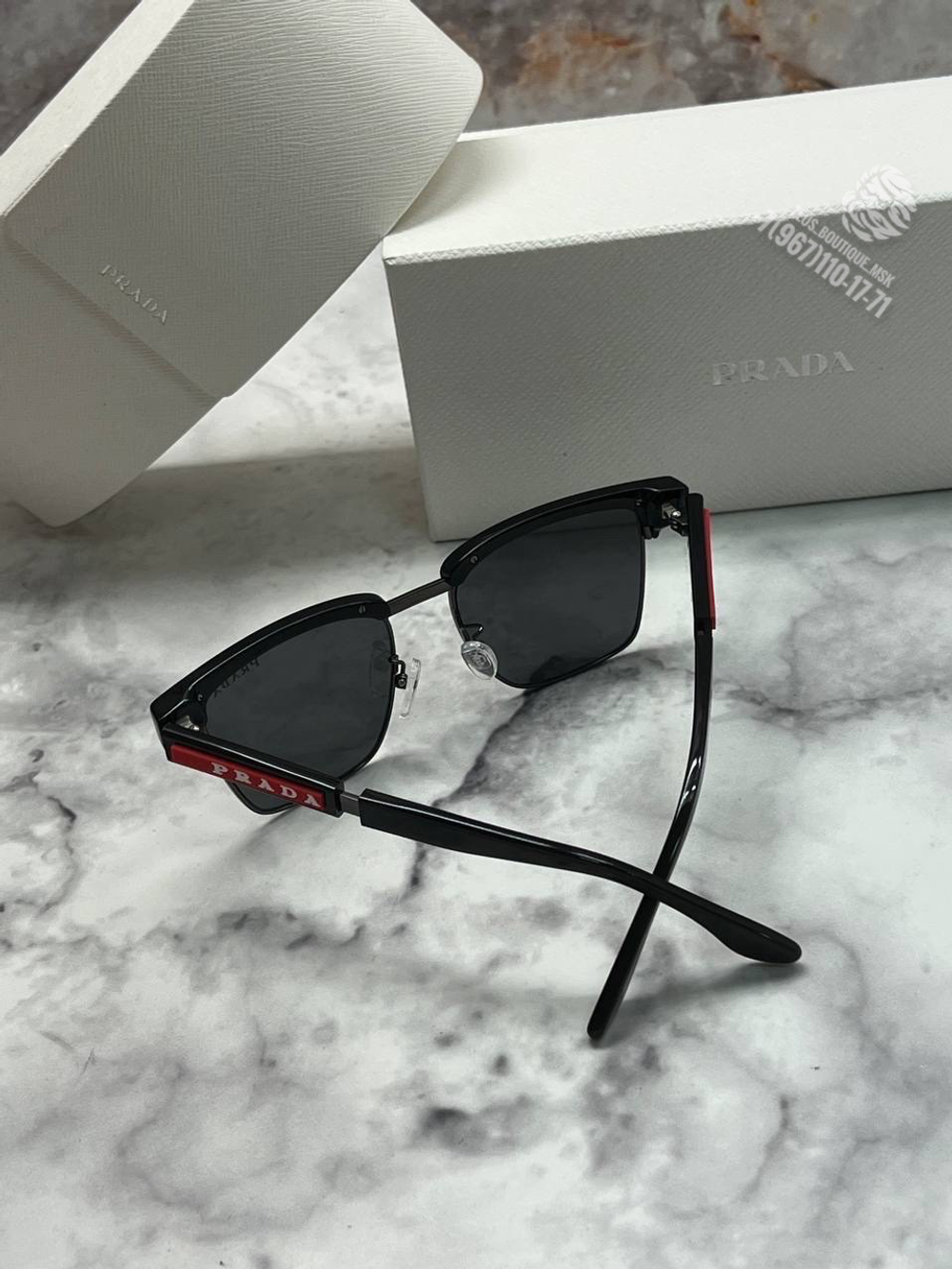 Солнечные очки Prada