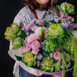 32. Нежный экзотический букет с амарантом