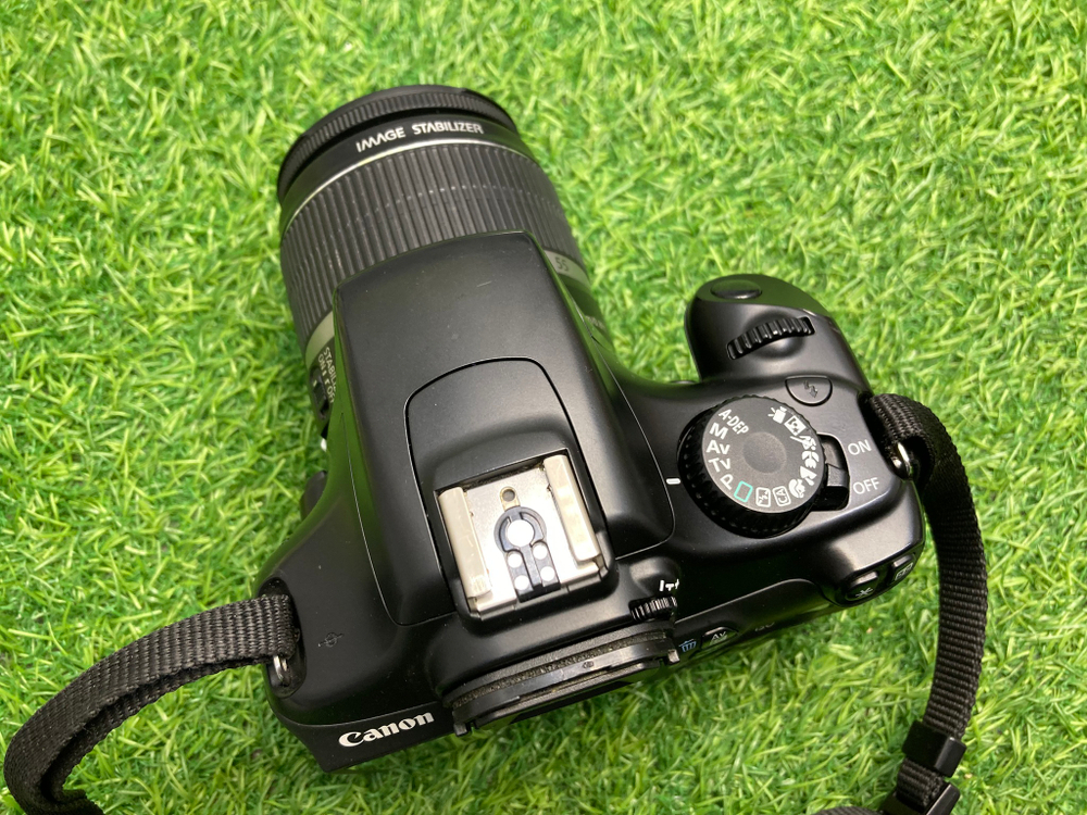 Canon 1100D kit 18-55mm IS ll 11.400 кадров