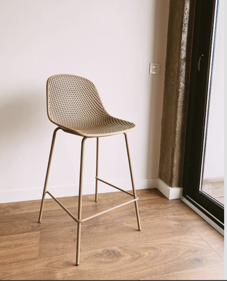 Полубарный стул Quinby бежевый