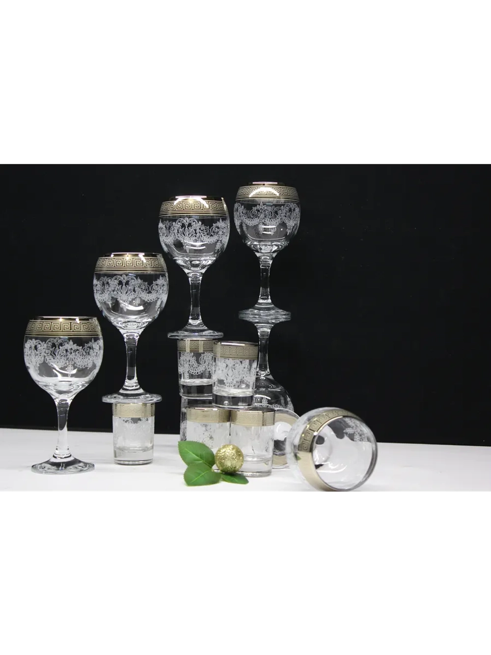 Подарочный набор 18 предметов с фужером