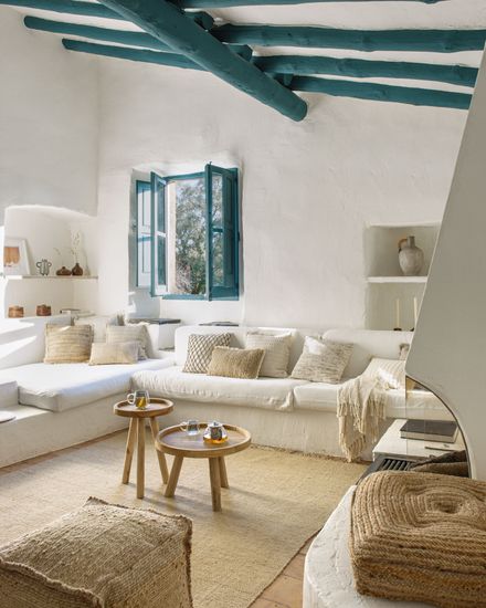 Приставной столик Glenda из массива тика Ø 35 см