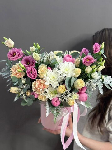 Композиция в шляпной коробке