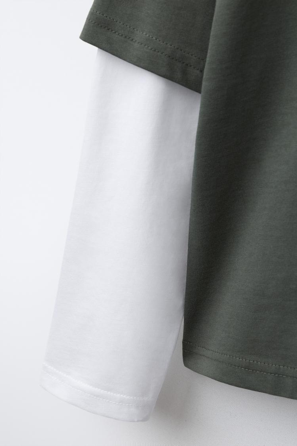 ZARA ЛОНГСЛИВ С ДВОЙНЫМИ РУКАВАМИ И НАДПИСЬЮ, ХАКИ