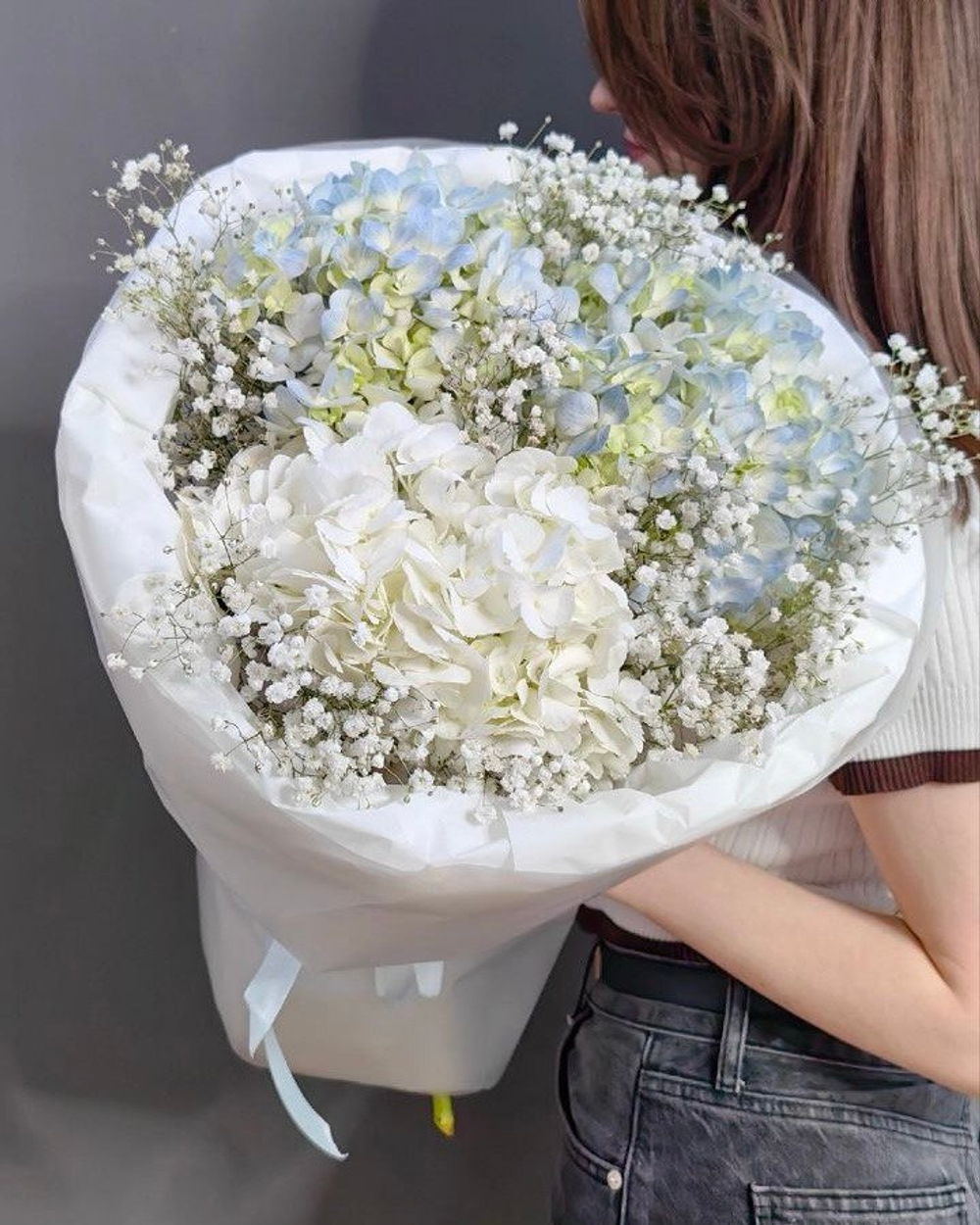 Букет с 3 гортензиями и гипсофилой